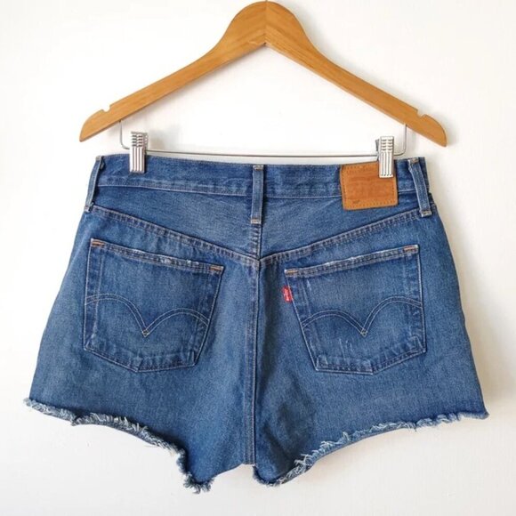 LEVI'S 501 NWOT High-Rise Denim Vintage Style Distressed Jean Shorts Size 26 - Picture 2 of 5